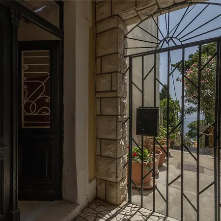 Garden Marina בית הארחה 3*