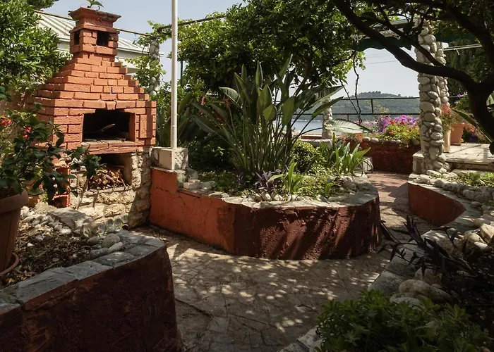 בית הארחה Garden Marina