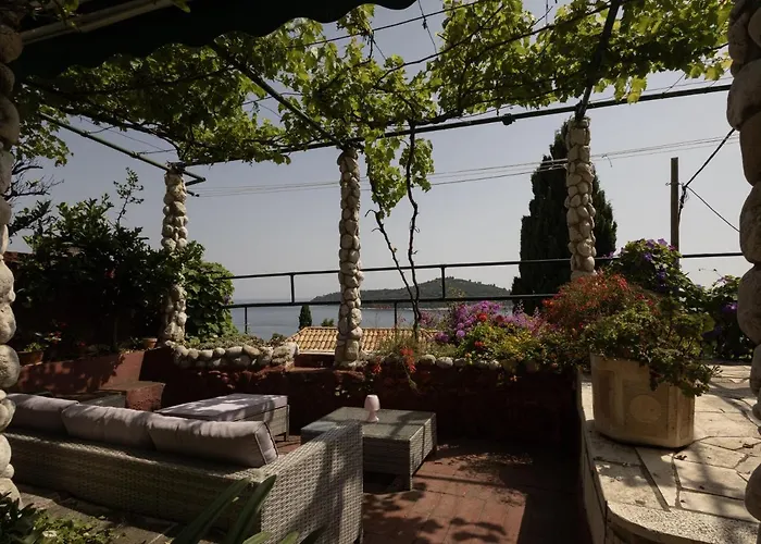 Πανσιόν Garden Marina 3*